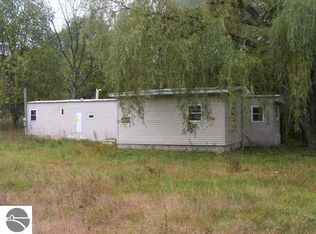 7713 Valley Rd NW, Rapid City, MI 49676