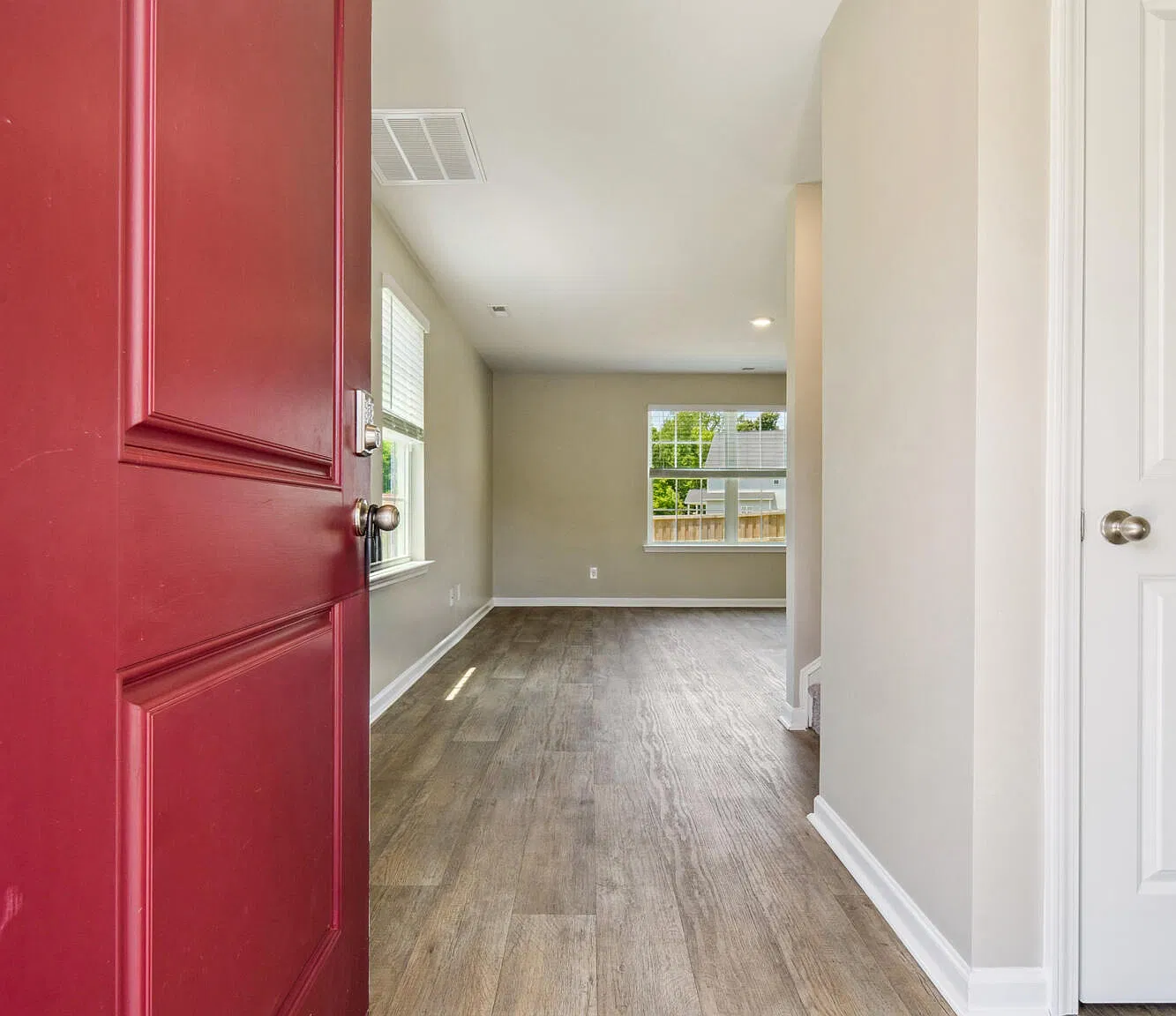 4 bed, 2.5 bath, 1884 sqft, $1,995 — Photo 2