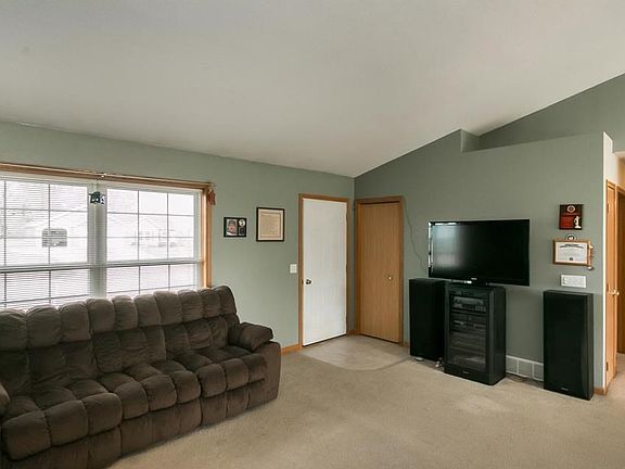4th image of 120 Redwood Ave