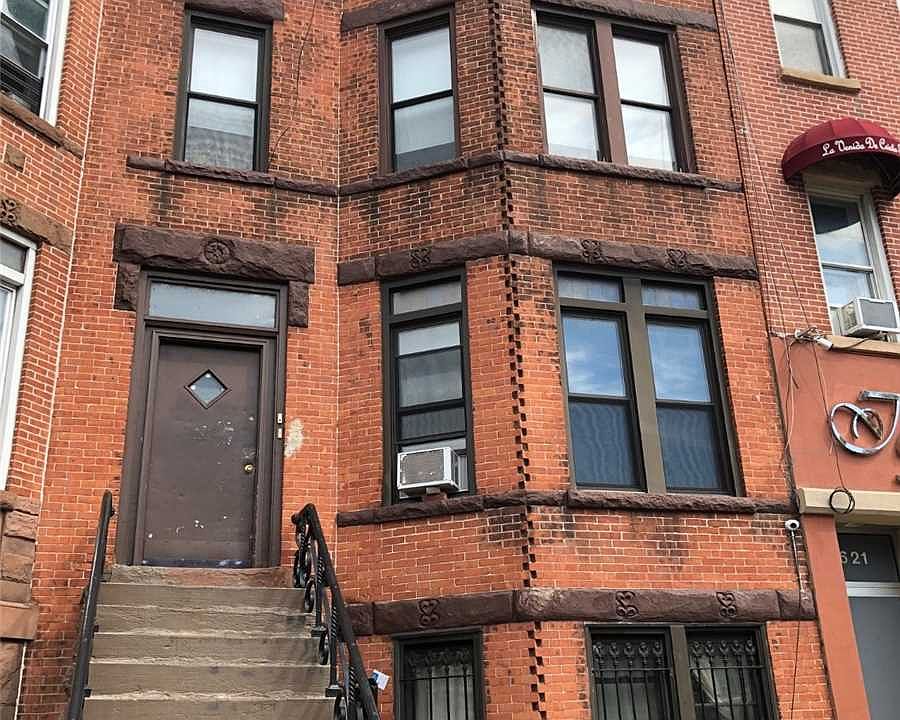 2nd image of 4617 4th Ave