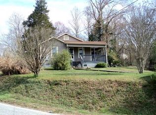 2042 Harpertown Dr, Lenoir, NC 28645