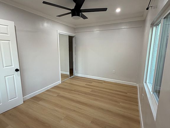 4th image of 676 W 59th Pl