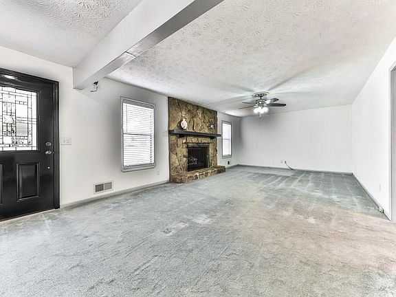 5th image of 128 Pioneer Dr