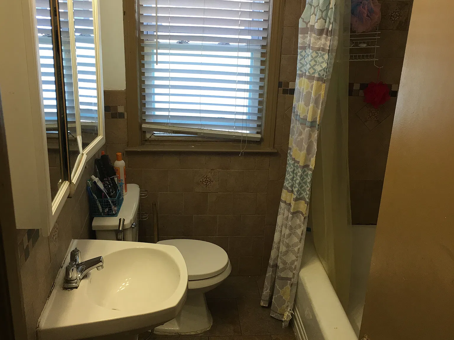 4 bed, 1369 sqft, $1,950 — Photo 3