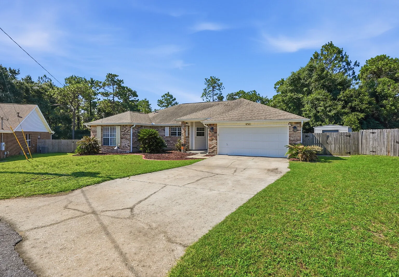 4 bed, 2.0 bath, 1923 sqft, $2,350 — Photo 2