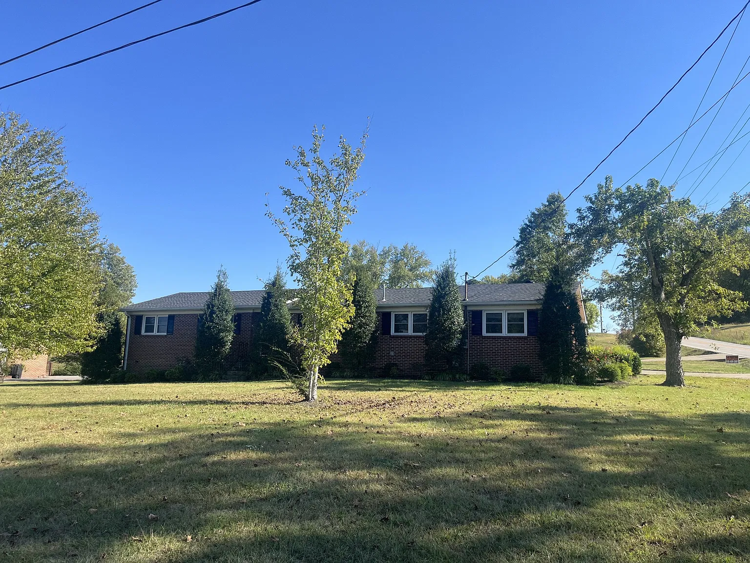 3 bed, 1.0 bath, 1202 sqft, $1,600 — Photo 1