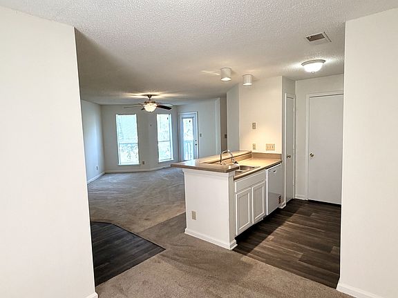 2nd image of 28 Hamiltons Harbor Dr #Dr932