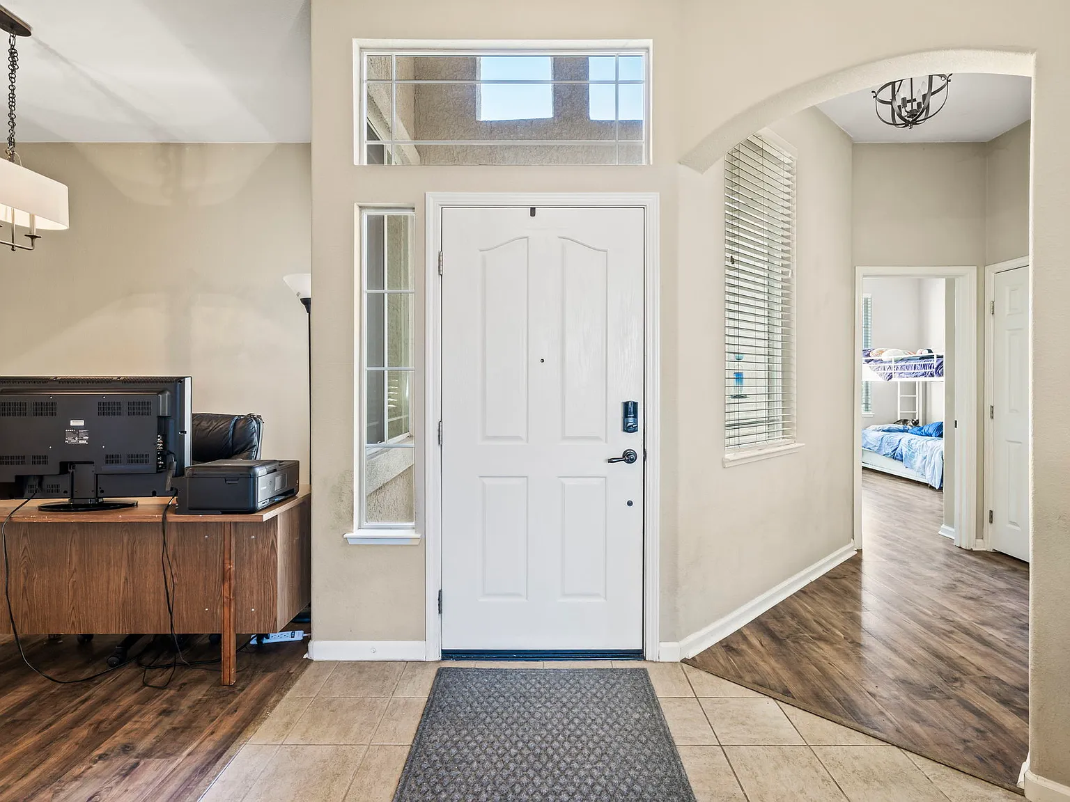 3 bed, 1855 sqft, $3,200 — Photo 3