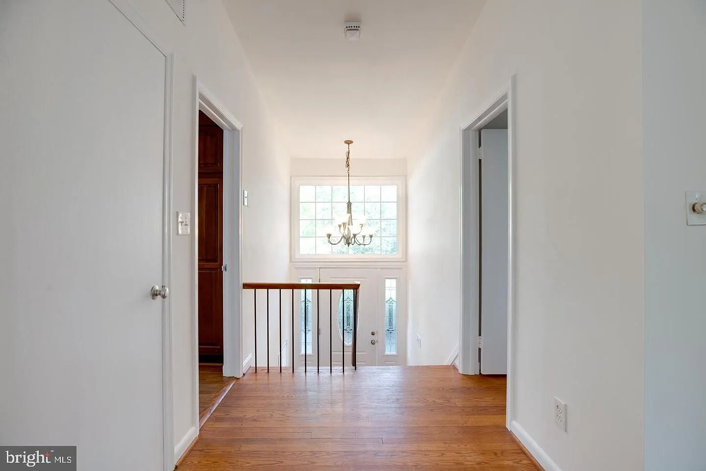 3 bed, 2.0 bath, 2352 sqft, $3,900 — Photo 4