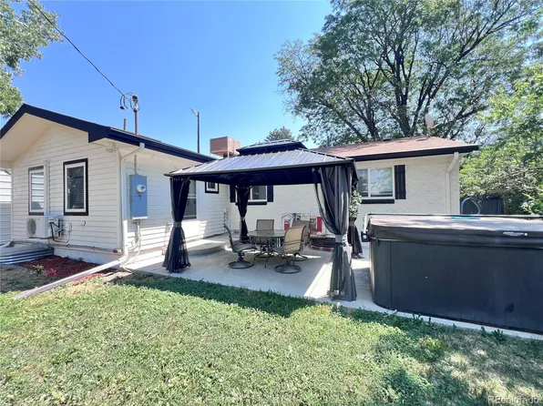 555 Everett Street, Lakewood, CO 80226