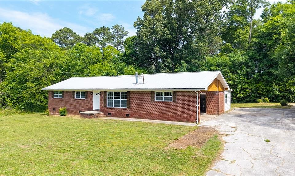 1st image of 185 Blackwood Pl SE