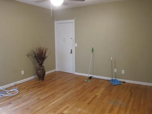 Rented by Realty 2000 Corp | media 11