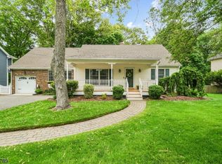 126 Spruce St, Midland Park, NJ 07432