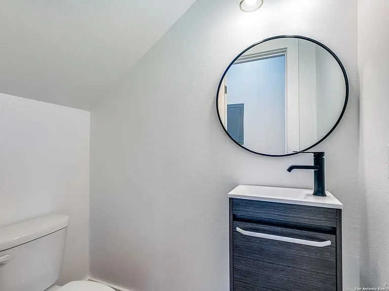 531 Essex St #201 — Photo 16