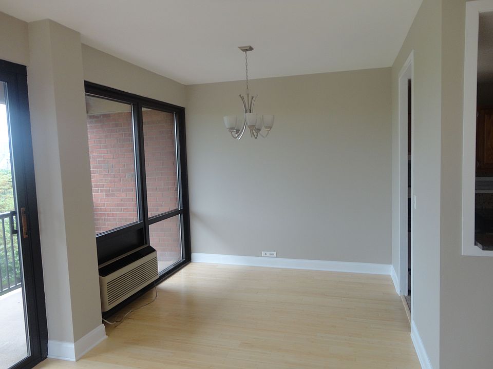 1st image of 2921 S Michigan Ave APT 510