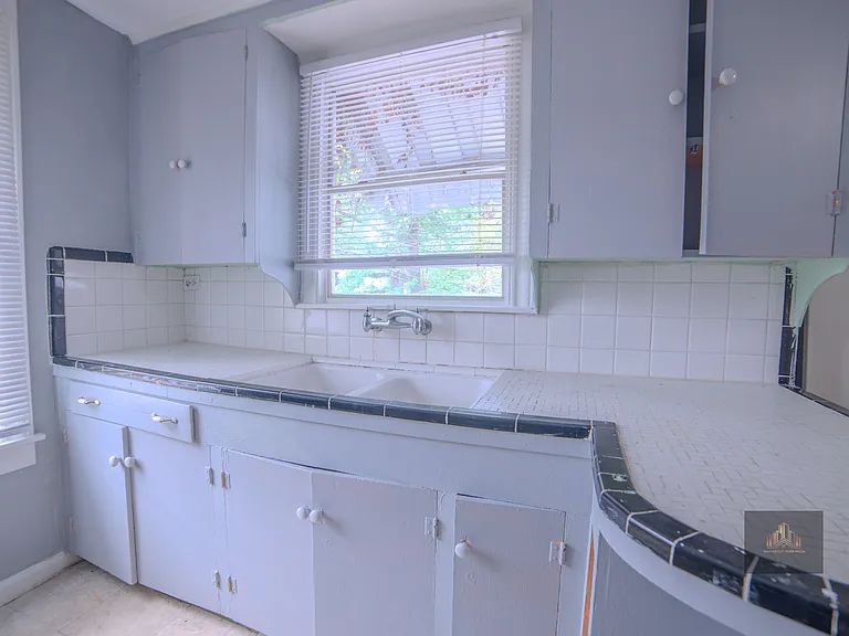 3800 Creswell Ave — Photo 13