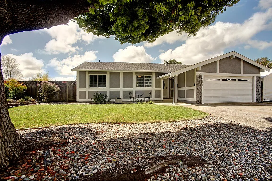 159 Topaz Way photo 1