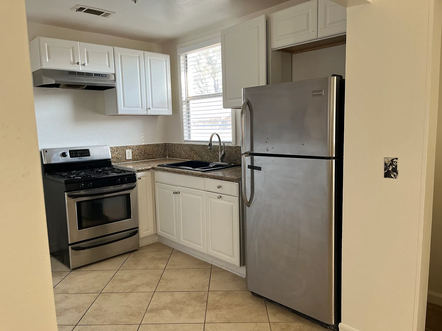 2 bed, 850 sqft, $2,450 — Photo 3