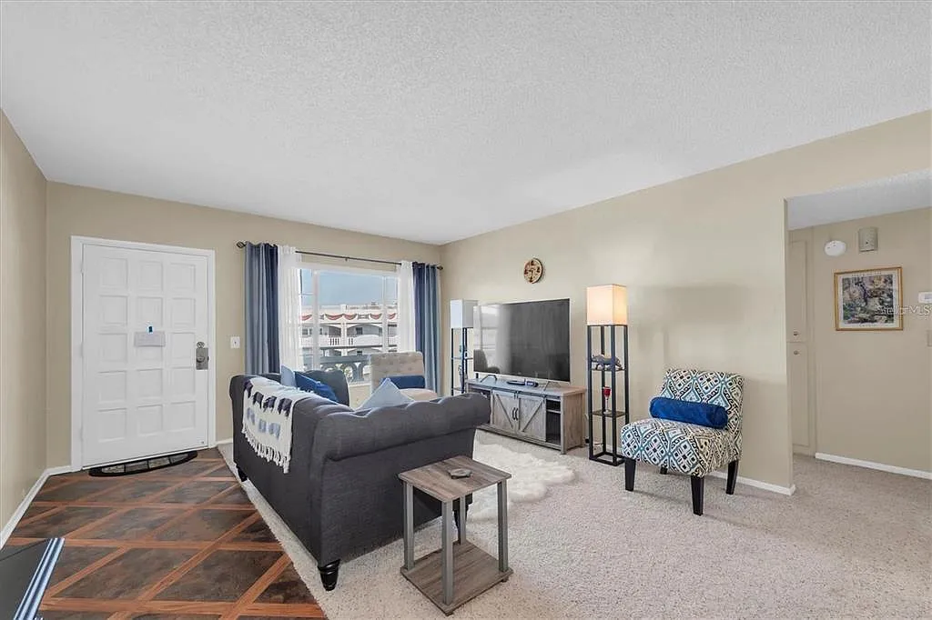 2 bed, 2.0 bath, 1100 sqft, $2,000 — Photo 3