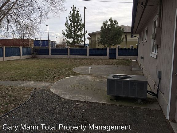 3rd image of 1441 W Sunset Dr