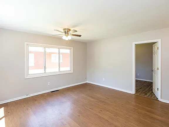 2028 E Clay St — Photo 17