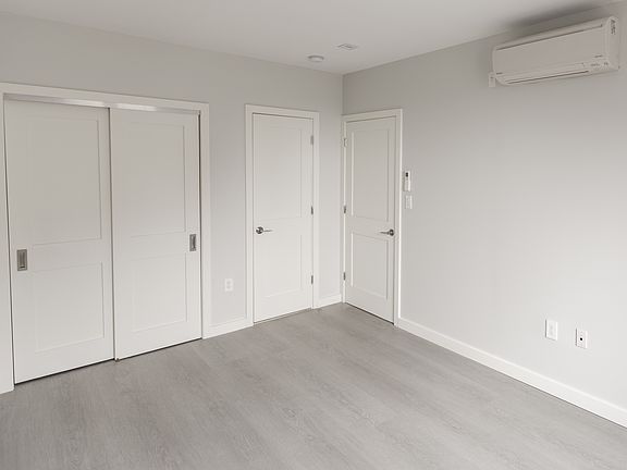 4th image of 90-36 Grace Ct #507