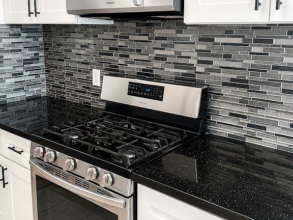 5th image of 103 N Hayworth Ave #3