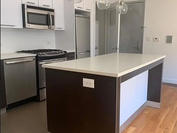 3rd image of 123 Parkside Ave #6J