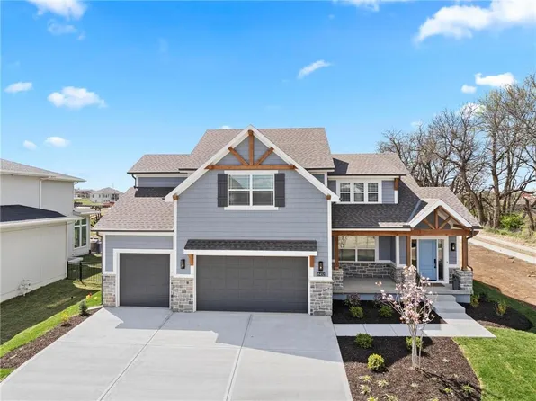 18452 Windsor St, Overland Park, KS 66085