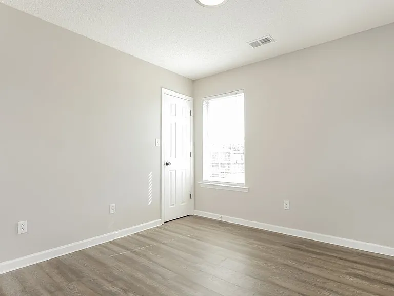 2948 Mount Pleasant Rd S — Photo 13