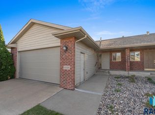 3703 S Banyan Ave, Sioux Falls, SD 57110