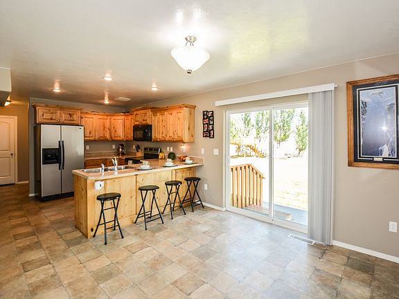 5th image of 2716 Mary Dr