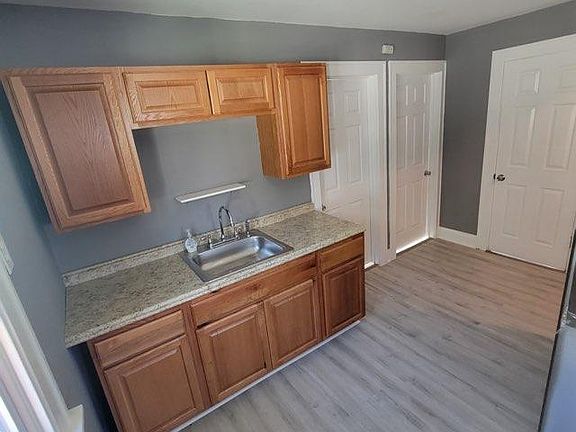 4th image of 11 Blum Ave #2