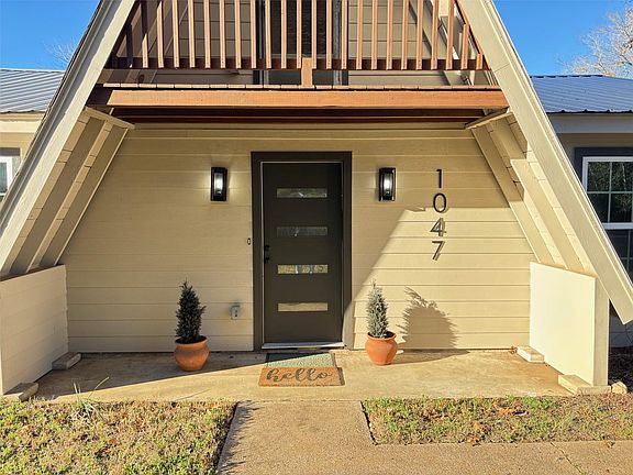 3rd image of 1047 Dungens Mill Rd