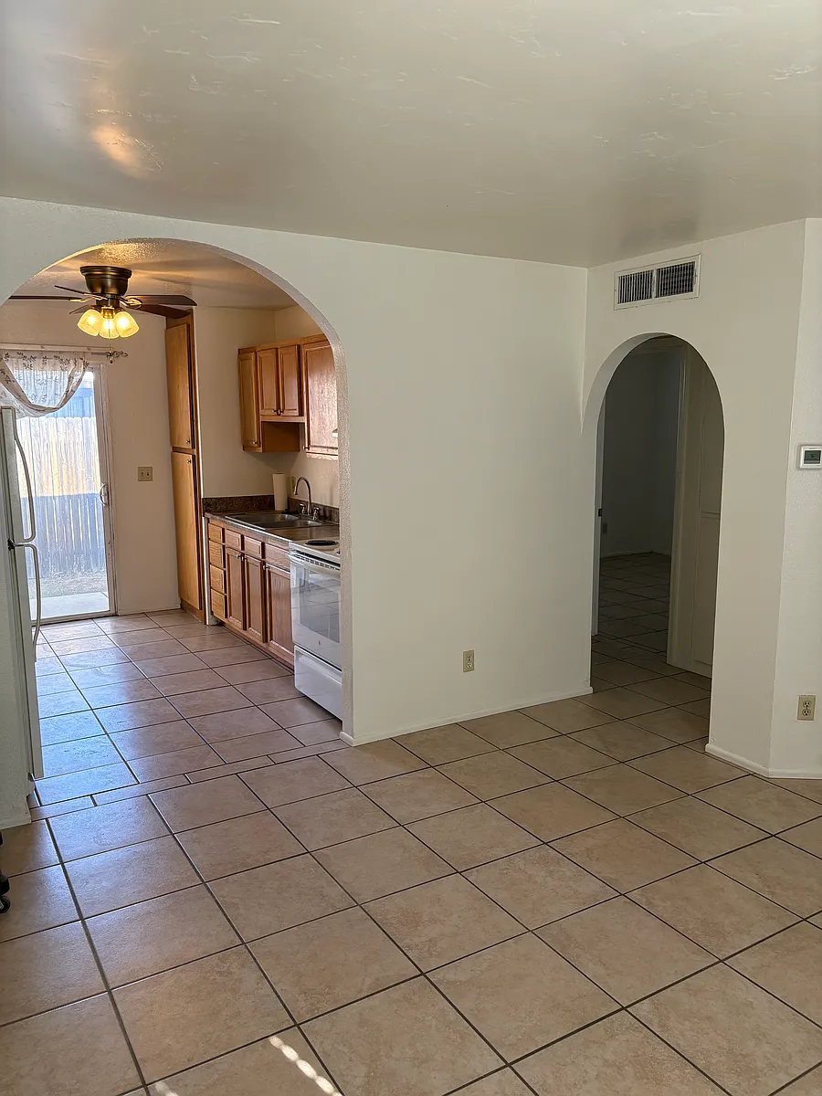 Building Photo - 4464 E Fairmount St #4464