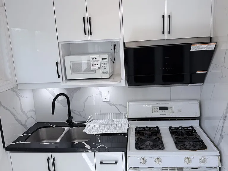 39 Glendower Cir #BASEMENT — Photo 2