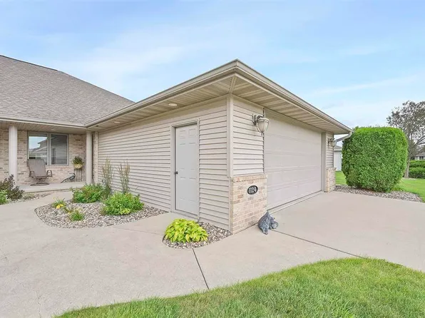 1124 Spring Lake Dr, De Pere, WI 54115