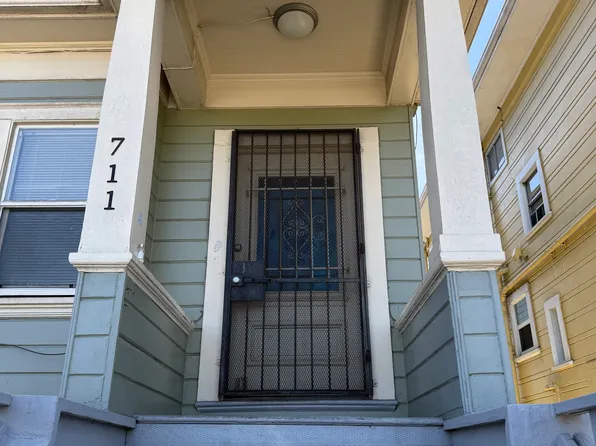 709 W Macarthur Blvd, Oakland, CA 94609