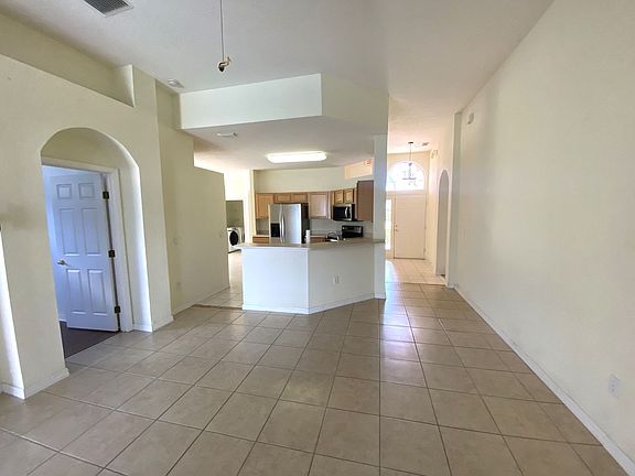 4th image of 303 Chelsea Dr