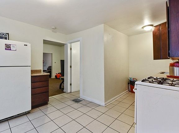 4th image of 8031 S Woodlawn Ave