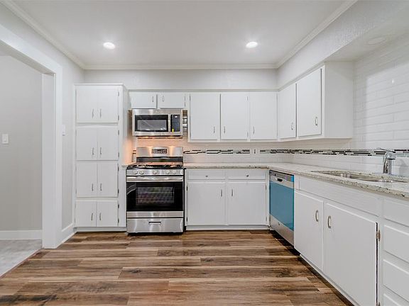5th image of 4804 Maple St