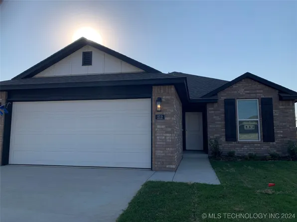 212 S 25th St, Collinsville, OK 74021