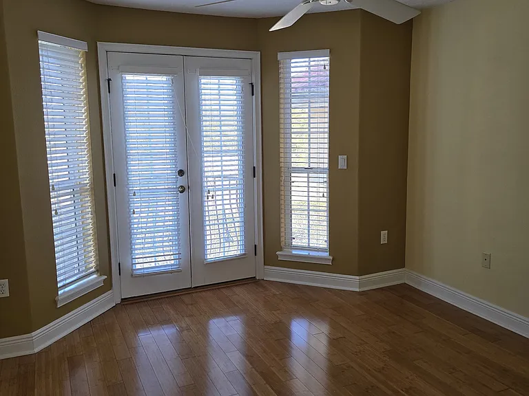 502 W Lester Rd — Photo 10