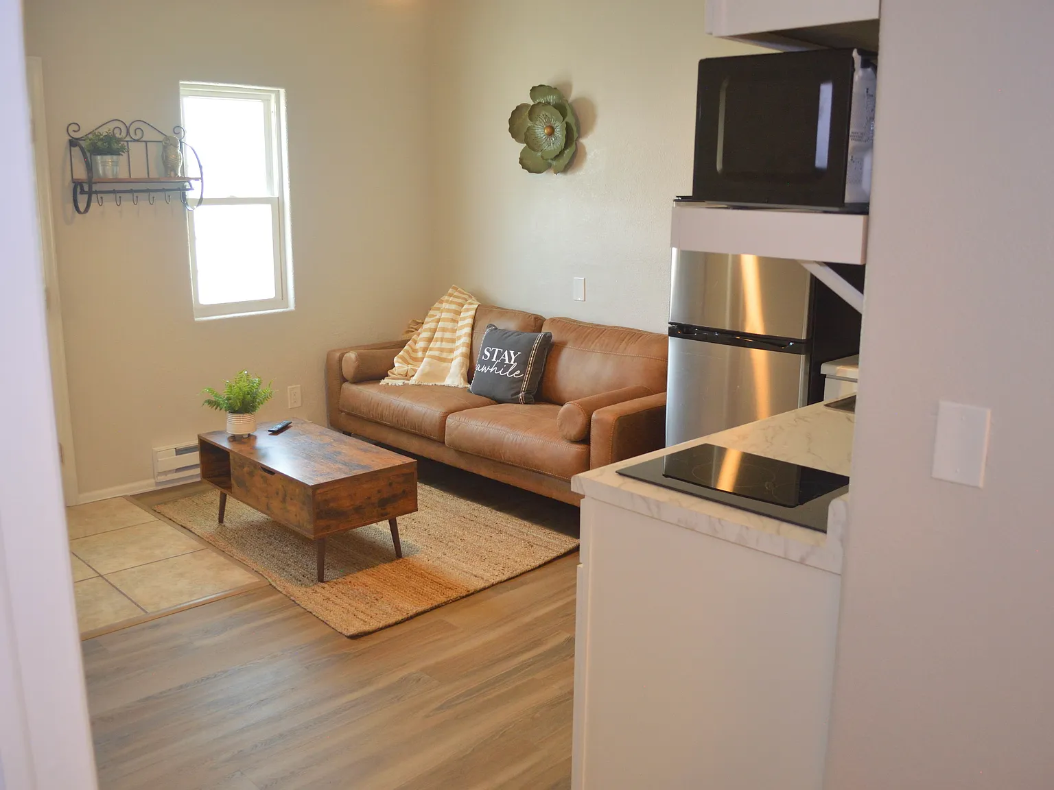 618 Hudson Bay Dr — Photo 2