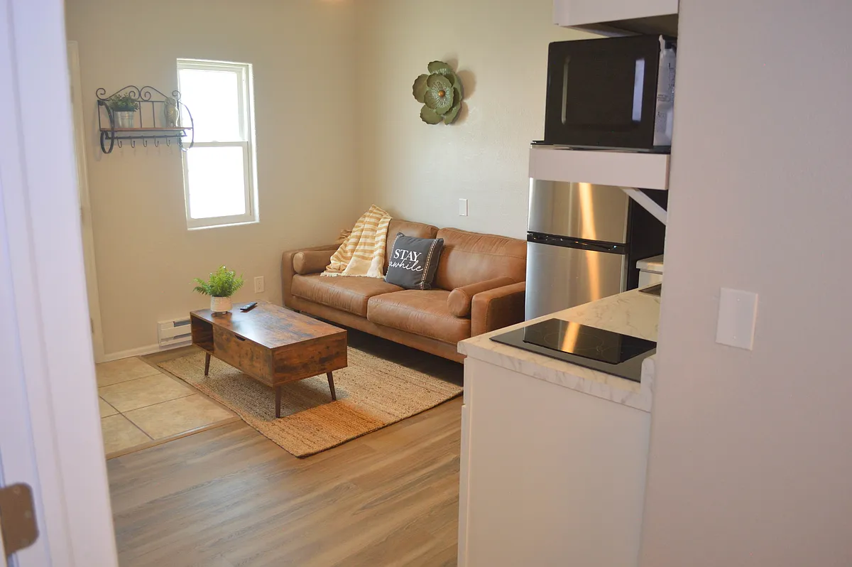 Building Photo - 618 Hudson Bay Dr #B