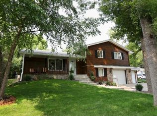 395 Horseshoe Dr E, Shoreview, MN 55126