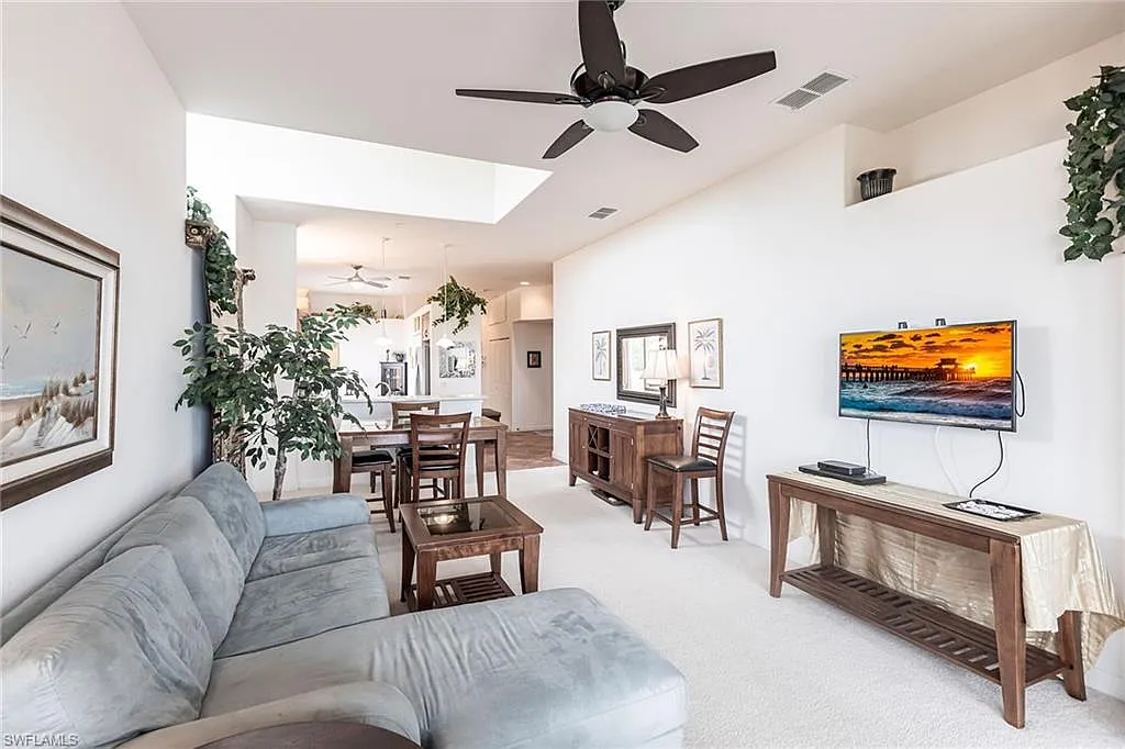 3 bed, 2.0 bath, 1317 sqft, $6,000 — Photo 3