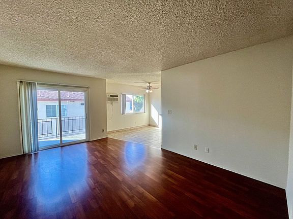 4th image of 3352 Bagley Ave #7