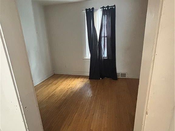 5th image of 439 E Streicher St
