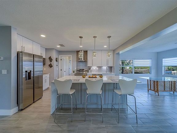 5th image of 400 Capri Blvd